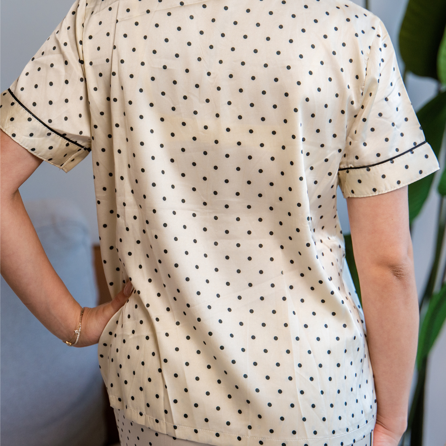 Nublia  Midnight Dot Silky Pajama Set